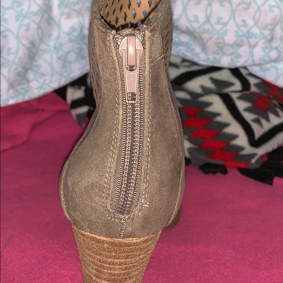 Ankle booties - Picture 3 of 5